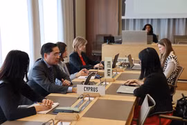 Pham Quang Huy, ministre-conseiller et chef adjoint de la Mission du Vietnam à Genève, s'exprime à la réunion. Photo: VNA