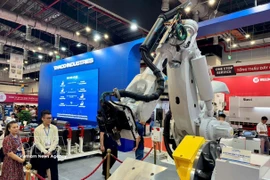 Le salon et forum des industries de soutien 2025 à Ho Chi Minh-Ville réunit plus de 200 stands d'entreprises nationales et d'investissements directs étrangers. Photo : VNA