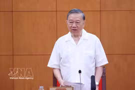 Le secrétaire général du Comité central du Parti et président de la République, To Lam, préside la séance de travail avec le Comité du Parti de la Sécurité publique et les organes concernés. Photo: VNA