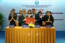Cérémonie de signature d'un protocole d'accord de coopération. Photo: VNA