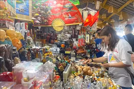 Plusieurs produits artisanaux et naturels s’imposent comme des souvenirs de choix pour nombre de visiteurs étrangers. Photo: VNA