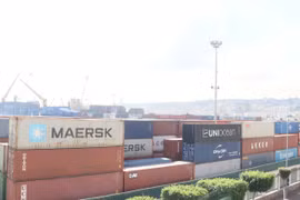 Le vaste entrepôt (282.000 m² d'entrepôt et 232.000 m² de cour) du port d'Alger, principal port maritime d'Algérie, peut stocker jusqu'à 120.000 tonnes de marchandises. Photo : VNA