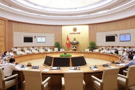 Panorama de la réunion législative mensuelle du gouvernement. Photo: VNA