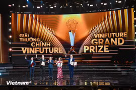 Le Grand Prix VinFuture 2025 est décerné à quatre scientifiques, dont le Dr Douglas R. Lowy, le Dr John T. Schiller, le Dr Aimée R. Kreimer et la professeure Maura L. Gillison (États-Unis), pour leurs découvertes et le développement de vaccins contre le VPH pour la prévention des tumeurs causées par les papillomavirus humains. Photo: VNA