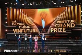 Le Grand Prix VinFuture 2025 est décerné à quatre scientifiques, dont le Dr Douglas R. Lowy, le Dr John T. Schiller, le Dr Aimée R. Kreimer et la professeure Maura L. Gillison (États-Unis), pour leurs découvertes et le développement de vaccins contre le VPH pour la prévention des tumeurs causées par les papillomavirus humains. Photo: VNA