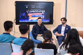 Échanges sur le parcours des startups lors de la cérémonie de lancement du programme Univentures. Photo : NIC