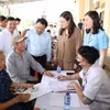 Des habitants de la commune de Phu Long, province de Ninh Binh, bénéficient d'examens médicaux. Photo : VNA