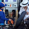 Le Vietnam a officiellement adopté l’essence biocarburant E10 sur l’ensemble du territoire national. Photo: VNA