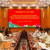 Séance de travail entre les autorités de Can Tho et les représentants du consortium formé par la société China Harbour Engineering (Vietnam) et la société par actions Shenzhen Energy Group. Photo: VNA