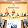 Le ministre vietnamien de l'Industrie et du Commerce, Nguyen Hong Dien, à la séance de négociation en ligne. Photo: baochinhphu.vn