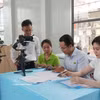 Des produits de PME sont présentés en direct sur les plateformes numériques du journal provincial Ca Mau et de la station de radio-télévision. Photo : VNA