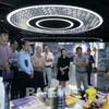 Les parties échangent sur les solutions matérielles et technologiques. Photo: VNA