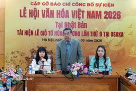 Nguyen Phu Binh, ancien vice-ministre des Affaires étrangères et président de l’Association de liaison avec les Vietnamiens résidant à l’étranger à la rencontre avec la presse. Photo: VNA