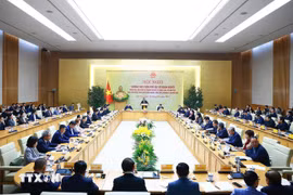 Le Premier ministre Pham Minh Chinh a présidé à Hanoï une conférence entre la Permanence du gouvernement et les principales entreprises du pays. Photo : VNA