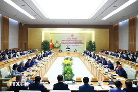 Le Premier ministre Pham Minh Chinh a présidé à Hanoï une conférence entre la Permanence du gouvernement et les principales entreprises du pays. Photo : VNA