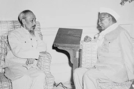 Le président Ho Chi Minh a rencontré le président indien Prasat lors de sa visite d’amitié en Inde, le 5 février 1958. Photo : VNA