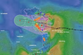 Selon le Centre national de prévision hydrométéorologique (NCHMF), vers 10h00 le 25 août, le typhon Kajiki se trouvait à environ 160 km à l’est-sud-est de la province de Nghê An (Centre), avec des vents atteignant le niveau 14 et des rafales allant jusqu’au niveau 17. 
