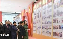 Exposition photographique de la VNA: Le rôle du Parti dans la transition vers une nouvelle ère