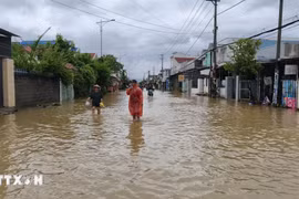 De fortes pluies et des inondations au Centre du Vietnam ont causé d'importants dégâts. Photo: VNA