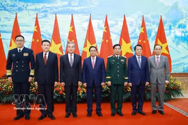 Le Premier ministre reçoit les ministres chinois des Affaires étrangères, de la Défense et de la Sécurité publique. Photo: VNA