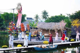 Espace de spectacles recréant des scènes du Têt d’antan – Photo : tuoitre.vn