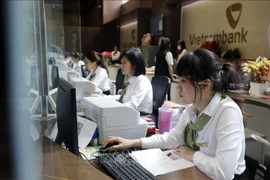 La Banque d’État du Vietnam a publié une directive imposant aux établissements financiers de renforcer la sécurité des systèmes d’information et la confidentialité des données, en les tenant responsables légalement en cas de faille. Photo: VNA