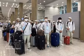 Au cours des cinq premiers mois, 53 159 travailleurs vietnamiens sont partis travailler à l’étranger dans le cadre de contrats de travail. Photo: VNA