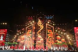 Le développement des plateformes numériques et du streaming légal, ainsi que de grands concerts et programmes musicaux réunissant des dizaines de milliers de spectateurs, a témoigné du potentiel du marché intérieur et d’une capacité d’organisation de niveau international. Photo: VNA