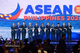 Le Premier ministre Le Minh Hung et les chefs de délégation des pays de l'ASEAN assistent à la séance d'ouverture du 48e Sommet de l'ASEAN. Photo : VNA