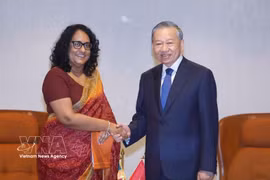 Le SG du Parti et président To Lam rencontre la Première ministre sri-lankaise Harini Amarasuriya. Photo: VNA