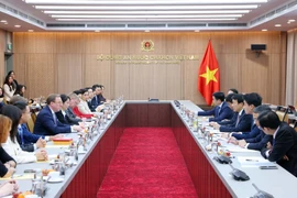 Réunion entre le général Luong Tam Quang, ministre de la Sécurité publique, Jens Rübbert, président du Conseil d’affaires Europe–ASEAN (EU–ABC), et le président de la Chambre de commerce européenne au Vietnam (EuroCham), Bruno Jaspaert. Photo: VNA
