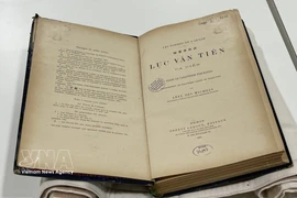 Cette œuvre a été imprimée en écriture vietnamienne Quoc ngữ en 1883. Photo: VNA 