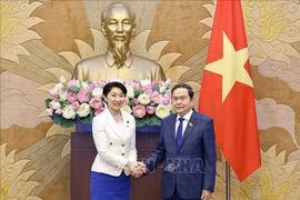 Le président de l’AN Tran Thanh Man et la présidente de l’Alliance parlementaire d’amitié Japon – Vietnam, Obuchi Yuko. Photo: VNA