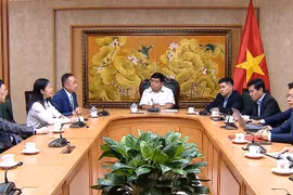 Le vice-Premier ministre Nguyên Chi Dung a reçu, jeudi après-midi, 25 septembre, une délégation de la Fondation pour le développement des scientifiques de premier plan à Shanghai (WLA Development Foundation). Photo: baochinhphu.vn