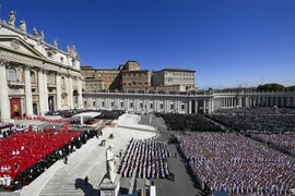Vue de la place Saint-Pierre pendant la messe funéraire du pape François. Photo : AA/VNA