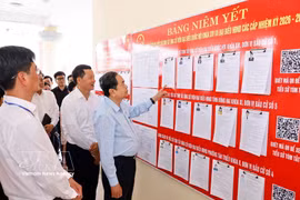 Le président de l’Assemblée nationale Tran Thanh Ma a inspecté le 5 mars les préparatifs des élections législatives et locales prévues le 15 mars dans la province de Dong Nai. Photo: VNA