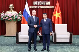 Le général Luong Tam Quang (droite) et Nikolaï Patrouchev, conseiller du président russe Vladimir Poutine et président du Conseil maritime de Russie. Photo: VNA