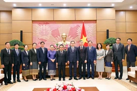 Le président de l’Assemblée nationale reçoit le président de l’Audit d’État du Laos. Photo: VNA
