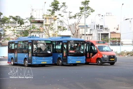 Ho Chi Minh-Ville envisage de généraliser la gratuité des bus afin de réduire la congestion et la pollution. Photo: VNA