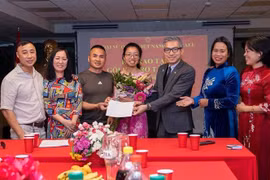 Le lancement officiel de l'Association des Vietnamiens en Israël, lors d'une conférence qui s'est tenue à Tel Aviv le 27 mars. Photo: VNA