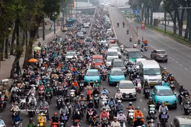 Hanoï et Ho Chi Minh-Ville contrôleront les émissions des motos à partir du 1er juillet 2027. Photo: VNA