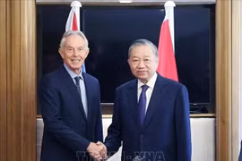 Le secrétaire général To Lam (droite) et l'ancien Premier ministre britannique Tony Blair. Photo : VNA