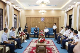 Le Commandement de la Région 2 des Garde-côtes du Vietnam accueille la délégation des Garde-côtes des Philippines. Photo: VNA