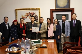 La Fédération des associations des Vietnamiens en Allemagne a mobilisé plus de 4,17 milliards de dongs (près de 159.000 dollars) pour soutenir les sinistrés des inondations au Vietnam. Photo: VNA