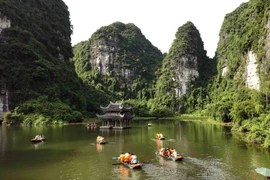 La zone touristique de Trang An dans la province de Ninh Binh (Nord) est une destination prisée des visiteurs. Photo : VNA