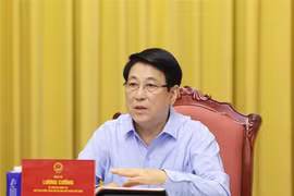 Le président Luong Cuong à la séance de travail avec les agences concernées afin d'examiner les préparatifs de la cérémonie de signature de la Convention des Nations Unies contre la cybercriminalité (Convention de Hanoï). Photo: VNA