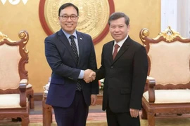 Le juge en chef de la Cour populaire suprême du Vietnam, Le Minh Tri (droite) et l'ambassadeur de la République de Corée au Vietnam, Choi Young-sam. Photo: VNA