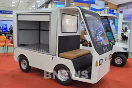 Le GIO Tano 250, le premier mini camion électrique entièrement conçu et fabriqué au Vietnam. Photo: VNA
