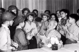 85e anniversaire de la fondation de l’Équipe des jeunes pionniers de Hô Chi Minh (15 mai 1941) : « Notre Équipe grandit avec le pays »