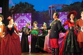 Du cabaret parisien à la scène vietnamienne : une comédie culte renaît